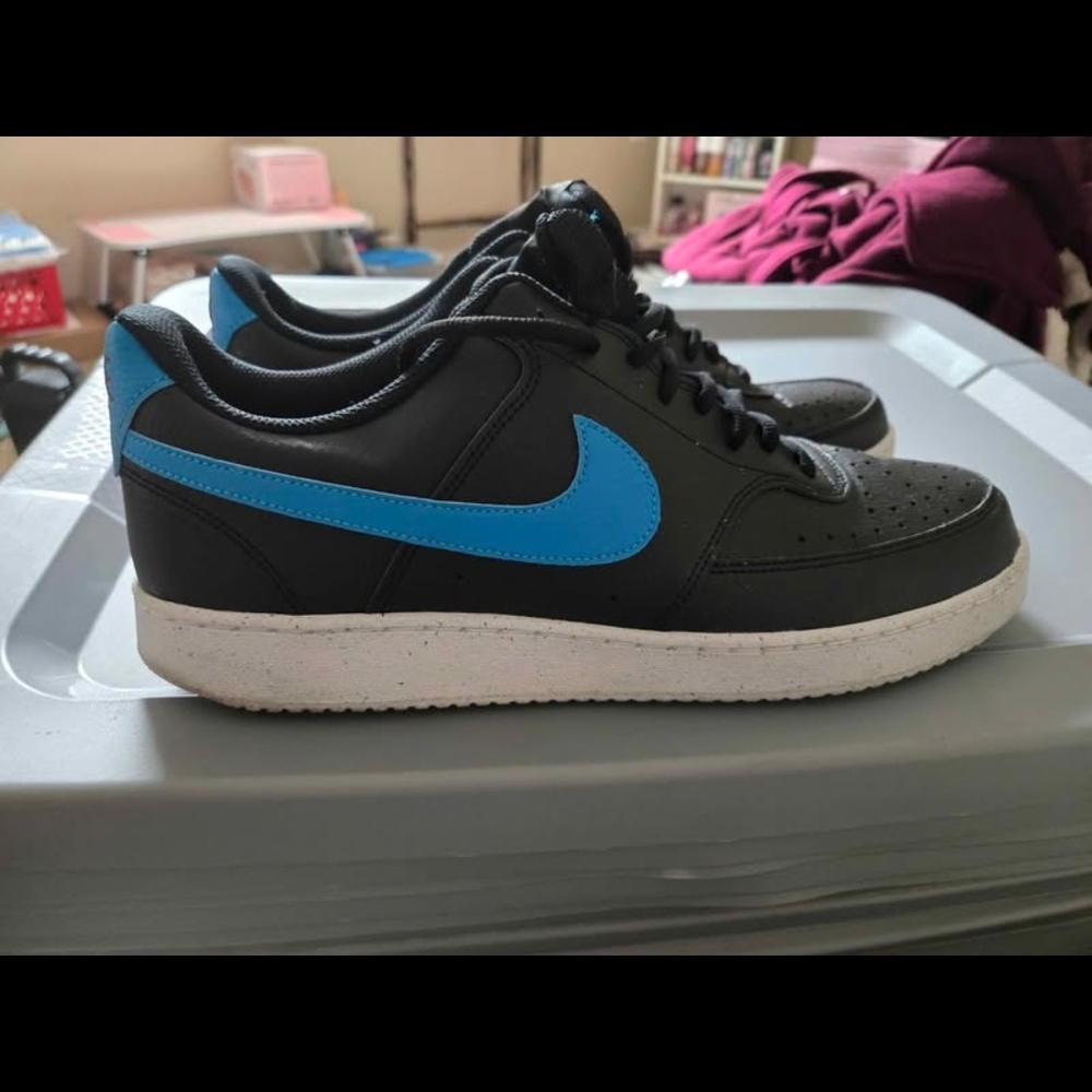 Nike Men's Black Sneakers with Blue Swoosh